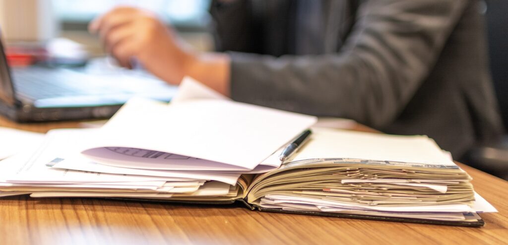 History Says to Buy the Fed Pause. Should You? 1 pause 1680187708